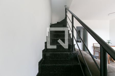 Escada de casa de condomínio para alugar com 2 quartos, 100m² em Itaquera, São Paulo