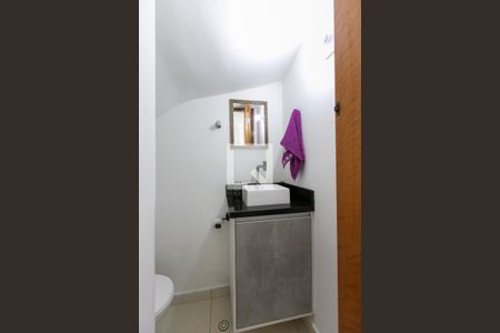 Lavabo de casa de condomínio para alugar com 2 quartos, 77m² em Itaquera, São Paulo