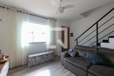 Sala de casa de condomínio para alugar com 2 quartos, 100m² em Itaquera, São Paulo