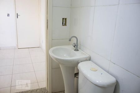 Banheiro do Quarto 1 de casa de condomínio para alugar com 2 quartos, 90m² em Vila Santa Clara, São Paulo