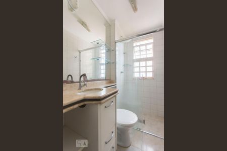 Banheiro de apartamento à venda com 3 quartos, 70m² em Loteamento Parque São Martinho, Campinas