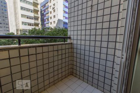 Varanda de kitnet/studio para alugar com 1 quarto, 55m² em Lourdes, Belo Horizonte