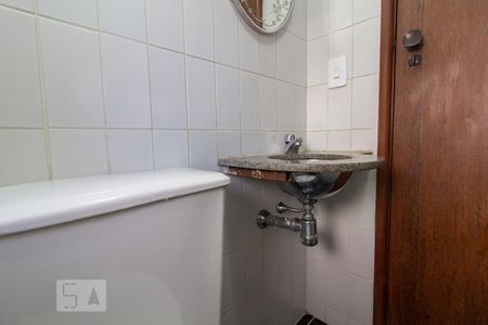 Lavabo de kitnet/studio para alugar com 1 quarto, 55m² em Lourdes, Belo Horizonte