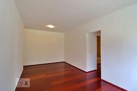 Sala de apartamento para alugar com 2 quartos, 69m² em Real Parque, São Paulo