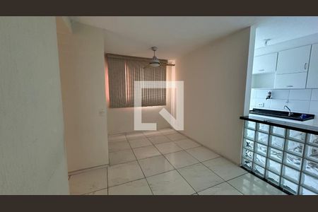 Sala de apartamento para alugar com 2 quartos, 50m² em Vargem Pequena, Rio de Janeiro