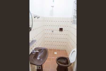 Banheiro de casa para alugar com 1 quarto, 25m² em Vila Canero, São Paulo