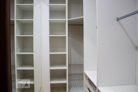 Closet da suíte 1 de casa à venda com 3 quartos, 300m² em Vila Alpina, São Paulo