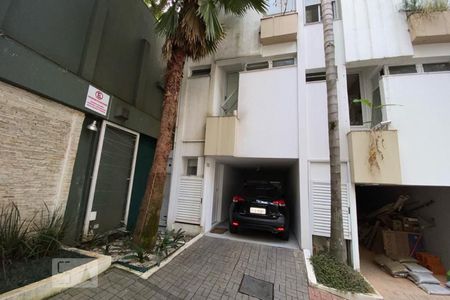Casa de condomínio para alugar com 110m², 2 quartos e 2 vagas Casa de condomínio para alugar com 110m², 2 quartos e 2 vagasFachada