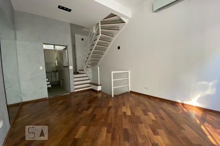 Sala de casa de condomínio à venda com 2 quartos, 110m² em Real Parque, São Paulo