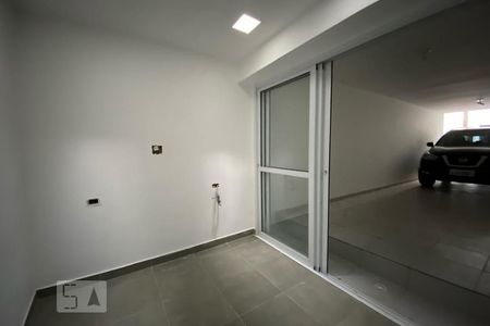 Casa de condomínio para alugar com 110m², 2 quartos e 2 vagas Casa de condomínio para alugar com 110m², 2 quartos e 2 vagasÁrea de Serviço