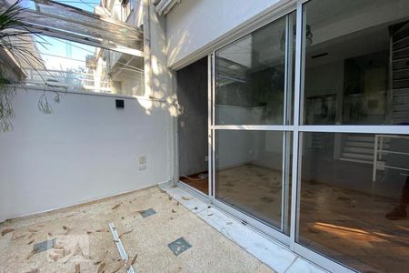 Varanda de casa de condomínio à venda com 2 quartos, 110m² em Real Parque, São Paulo