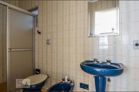 Banheiro de apartamento à venda com 1 quarto, 60m² em Santana, Porto Alegre