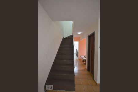 Escada de casa à venda com 4 quartos, 179m² em Jardim Santa Emília, São Paulo
