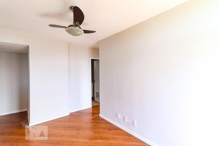 Sala de apartamento para alugar com 2 quartos, 53m² em Barra da Tijuca, Rio de Janeiro