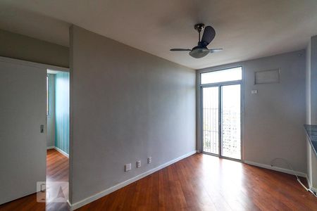 Sala de apartamento para alugar com 2 quartos, 53m² em Barra da Tijuca, Rio de Janeiro