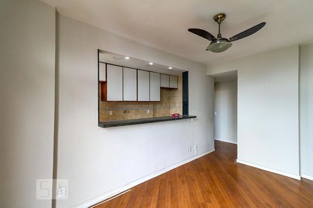 Sala de apartamento para alugar com 2 quartos, 53m² em Barra da Tijuca, Rio de Janeiro