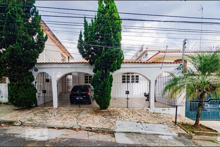 Fachada de casa à venda com 3 quartos, 300m² em Vila Madalena, São Paulo