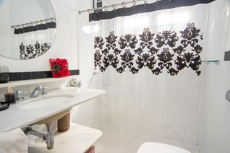 Casa à venda com 480m², 4 quartos e 4 vagas Casa à venda com 480m², 4 quartos e 4 vagasBanheiro