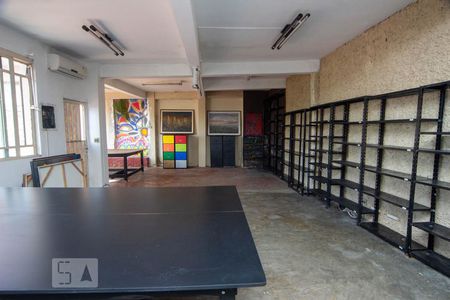 Casa à venda com 480m², 4 quartos e 4 vagas Casa à venda com 480m², 4 quartos e 4 vagasSalão