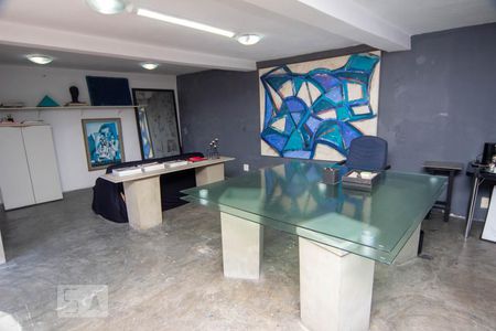 Casa à venda com 480m², 4 quartos e 4 vagas Casa à venda com 480m², 4 quartos e 4 vagasSalão 2