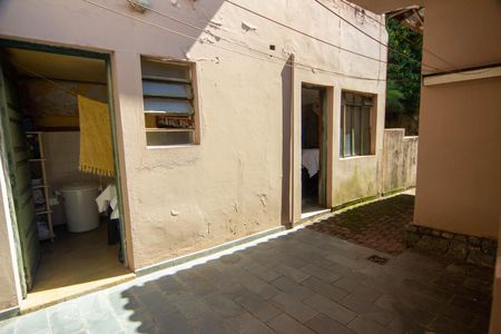 Casa à venda com 480m², 4 quartos e 4 vagas Casa à venda com 480m², 4 quartos e 4 vagasLavanderia