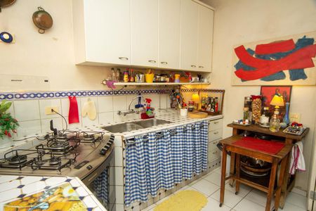 Casa à venda com 480m², 4 quartos e 4 vagas Casa à venda com 480m², 4 quartos e 4 vagasCozinha