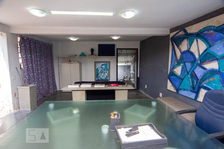 Casa à venda com 480m², 4 quartos e 4 vagas Casa à venda com 480m², 4 quartos e 4 vagasSalão 2