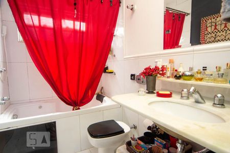 Casa à venda com 480m², 4 quartos e 4 vagas Casa à venda com 480m², 4 quartos e 4 vagasBanheiro