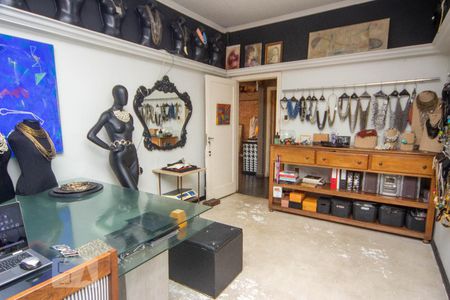 Casa à venda com 480m², 4 quartos e 4 vagas Casa à venda com 480m², 4 quartos e 4 vagasQuarto