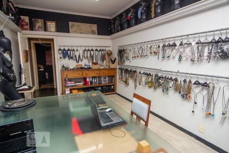 Casa à venda com 480m², 4 quartos e 4 vagas Casa à venda com 480m², 4 quartos e 4 vagasQuarto