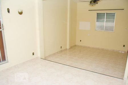 Sala de apartamento para alugar com 3 quartos, 100m² em Jardim Guanabara, Rio de Janeiro