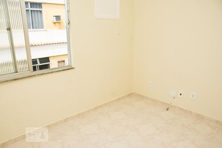 Quarto suite de apartamento para alugar com 3 quartos, 100m² em Jardim Guanabara, Rio de Janeiro