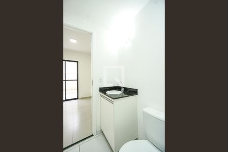 Banheiro social de kitnet/studio para alugar com 1 quarto, 53m² em Chácara Santo Antônio , São Paulo