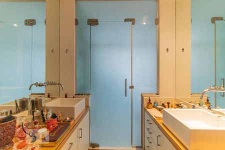 Apartamento para alugar com 210m², 3 quartos e 1 vaga Apartamento para alugar com 210m², 3 quartos e 1 vagaBanheiro da Suíte 1 - Lavabo