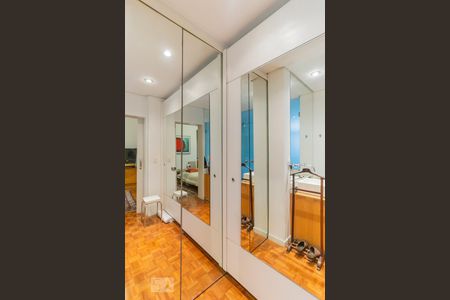 Apartamento para alugar com 210m², 3 quartos e 1 vaga Apartamento para alugar com 210m², 3 quartos e 1 vagaSuíte 1 - Closet