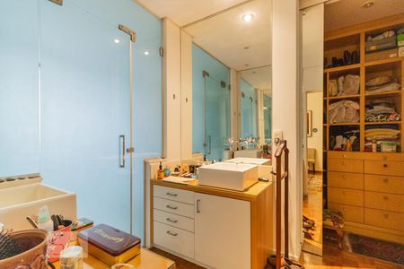 Apartamento para alugar com 210m², 3 quartos e 1 vaga Apartamento para alugar com 210m², 3 quartos e 1 vagaBanheiro da Suíte 1