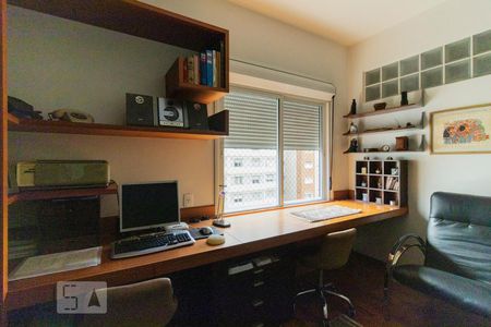 Apartamento para alugar com 210m², 3 quartos e 1 vaga Apartamento para alugar com 210m², 3 quartos e 1 vagaSala - Escritório