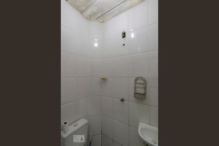 Banheiro de apartamento para alugar com 1 quarto, 45m² em Sagrada Família, Belo Horizonte