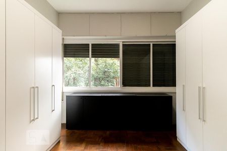 Quarto de apartamento à venda com 2 quartos, 140m² em Cerqueira César, São Paulo