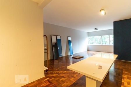 Sala de apartamento à venda com 2 quartos, 140m² em Cerqueira César, São Paulo