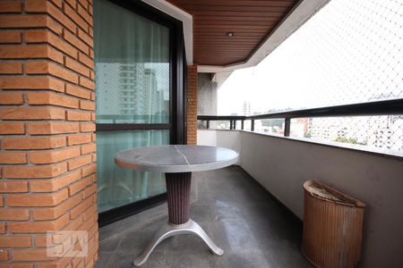 Varanda de apartamento para alugar com 3 quartos, 220m² em Real Parque, São Paulo