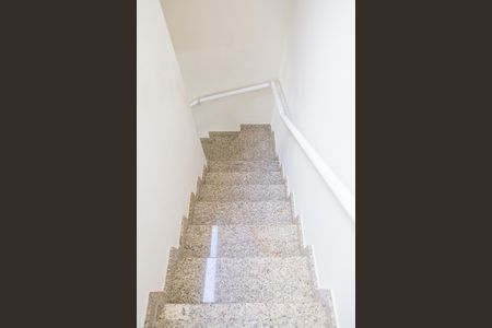 Escada de casa para alugar com 3 quartos, 90m² em Penha de França, São Paulo