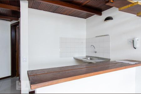 Cozinha de apartamento para alugar com 1 quarto, 33m² em Acupe de Brotas, Salvador