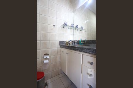 Banheiro  de apartamento à venda com 3 quartos, 241m² em Jaguaribe, Osasco