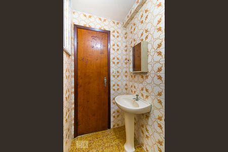 Banheiro de kitnet/studio para alugar com 1 quarto, 36m² em Cambuí, Campinas