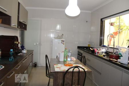 Cozinha de casa de condomínio à venda com 3 quartos, 130m² em Vila Ré, São Paulo