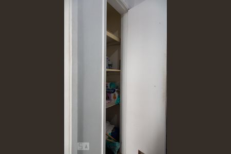Armário no corredor dos quartos de casa à venda com 3 quartos, 96m² em Vila Olímpia, São Paulo