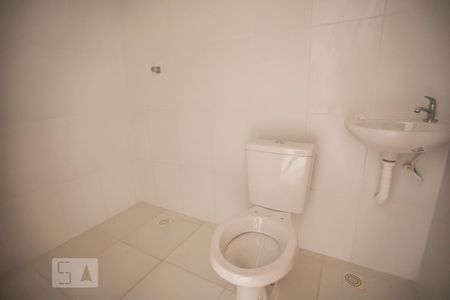 Banheiro de kitnet/studio para alugar com 1 quarto, 26m² em Parque Jabaquara, São Paulo