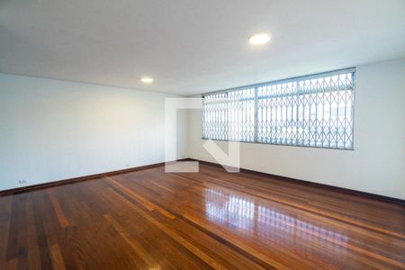 Sala de casa para alugar com 4 quartos, 300m² em Chácara Inglesa, São Paulo