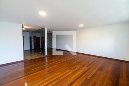 Sala de casa para alugar com 4 quartos, 300m² em Chácara Inglesa, São Paulo